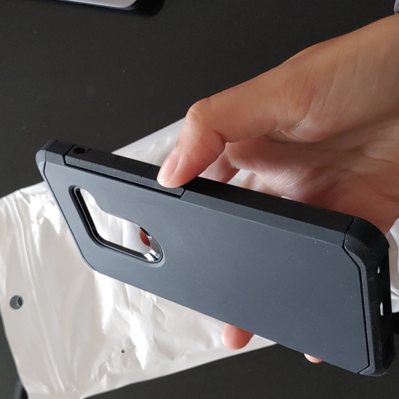 Black LG G8 ThinQ brand new double layer phone - Picture 5 of 5